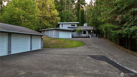 Photo of 2918 Glenwood Drive, Longview, WA 98632 (MLS # 2435594)