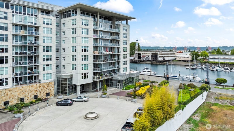 1515 Dock Street 409