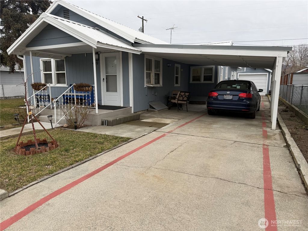 Photo of 409 S Birch Street, Omak, WA 98841 (MLS # 2478225)