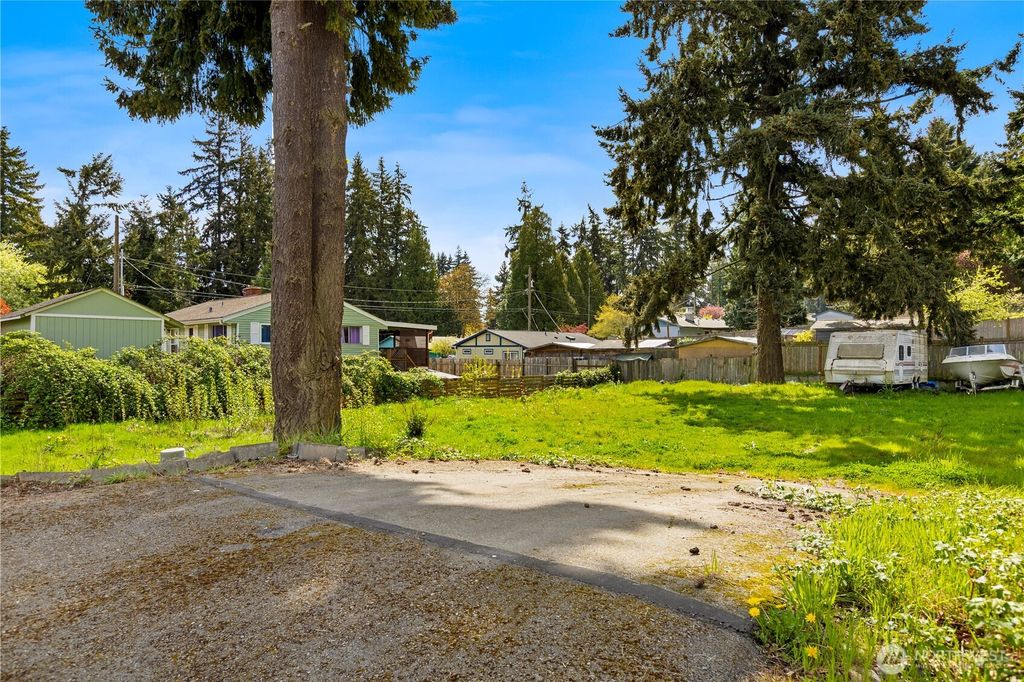 Photo of 1415 SW 356th Street, Federal Way, WA 98023 (MLS # 2511188)