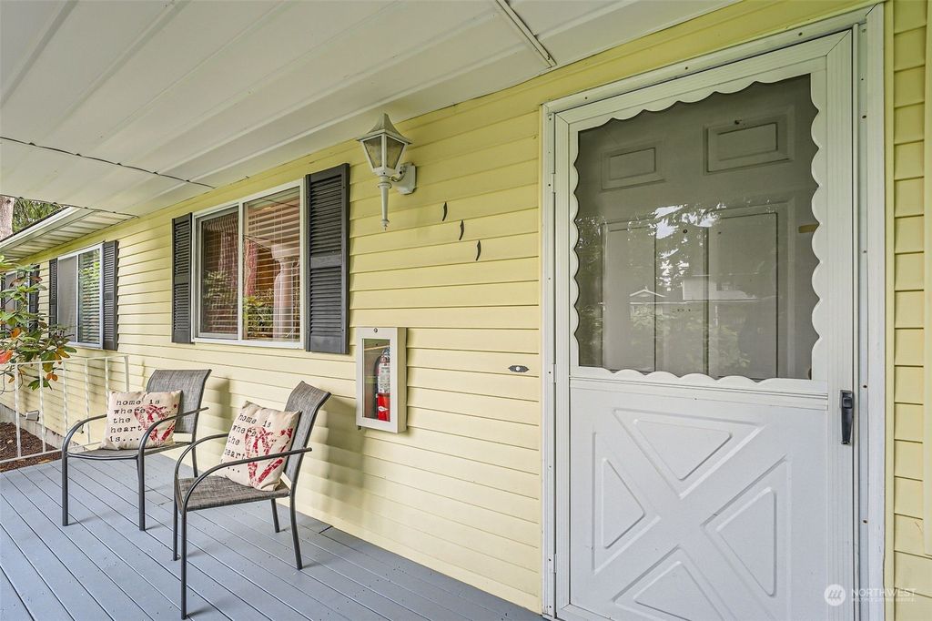 Photo of 111 S 325th Pl Pl, Federal Way, WA 98003 (MLS # 2170411)