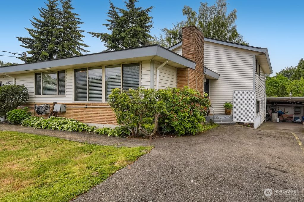 Photo of 16757 Corliss Avenue N, Shoreline, WA 98133 (MLS # 2156634)