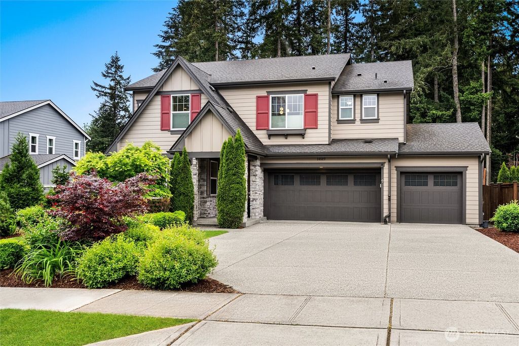 Photo of 14527 160th Court SE, Renton, WA 98059 (MLS # 2522430)