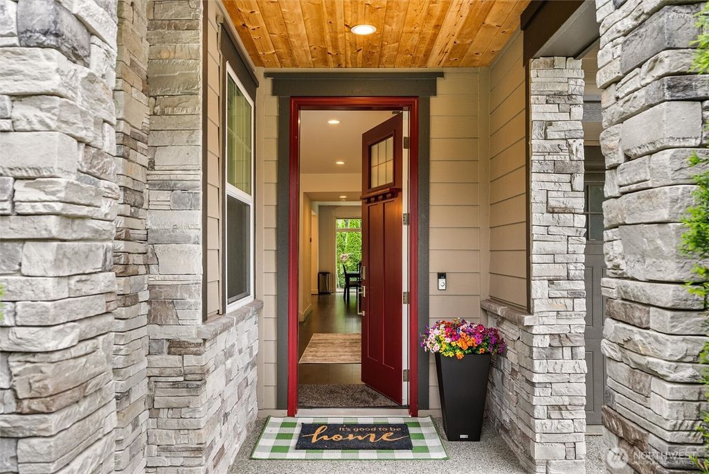 Photo of 14527 160th Court SE, Renton, WA 98059 (MLS # 2522430)
