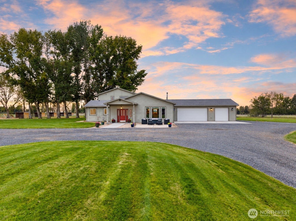 Photo of 10502 Dune Lake Loop, Moses Lake, WA 98837 (MLS # 2587910)