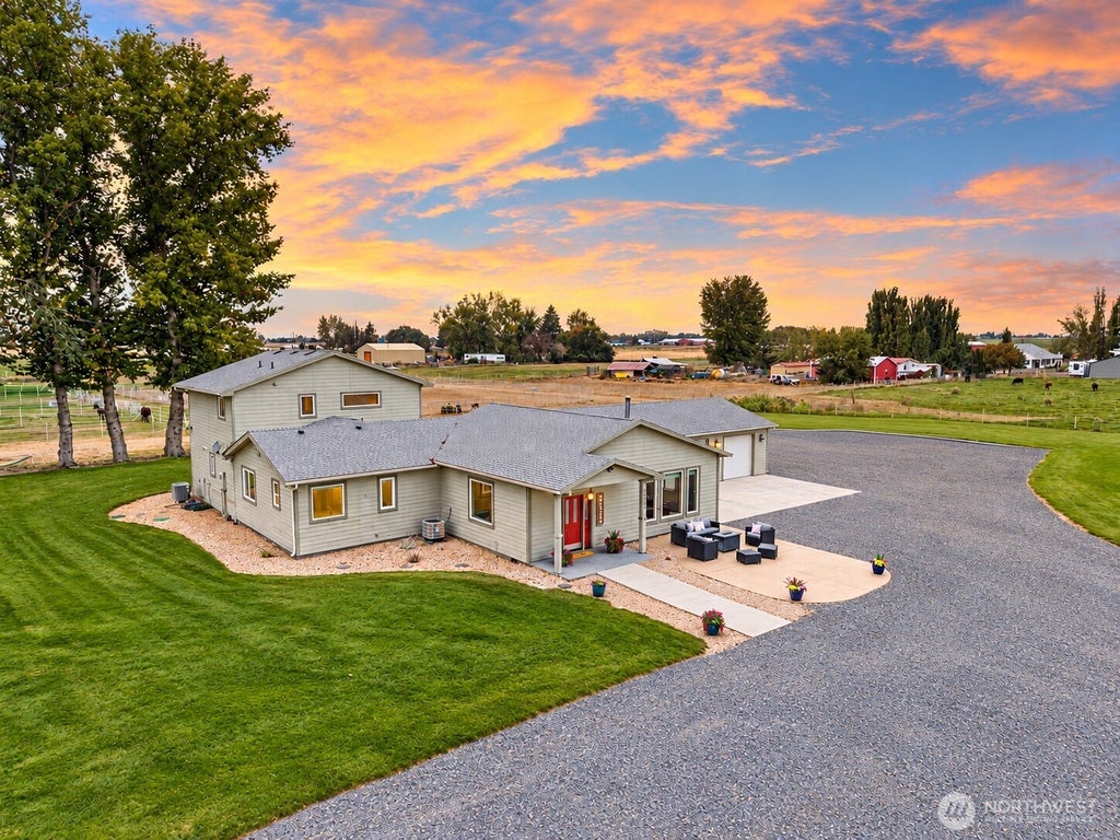 Photo of 10502 Dune Lake Loop, Moses Lake, WA 98837 (MLS # 2587910)