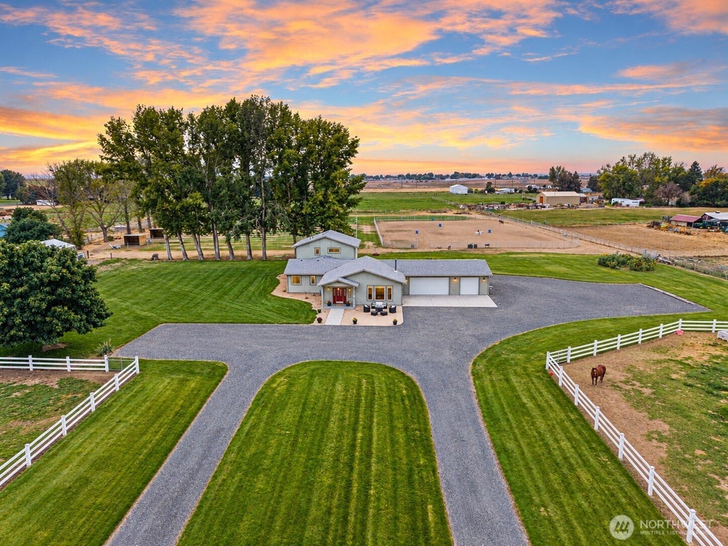 Photo of 10502 Dune Lake Loop, Moses Lake, WA 98837 (MLS # 2587910)