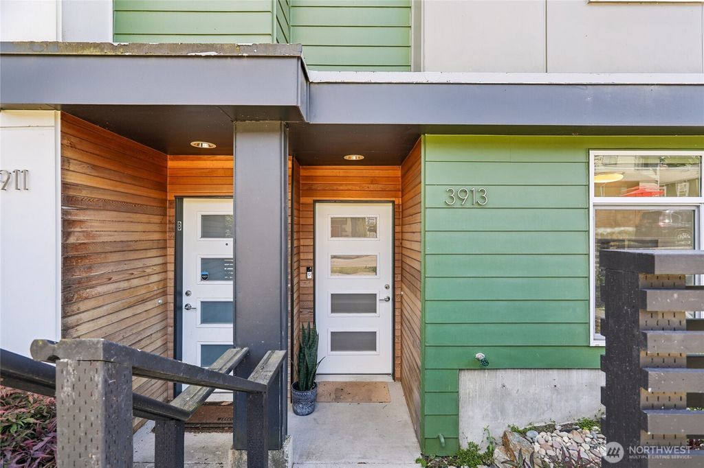 Photo of 3913 SW Hudson Street, Seattle, WA 98116 (MLS # 2535576)