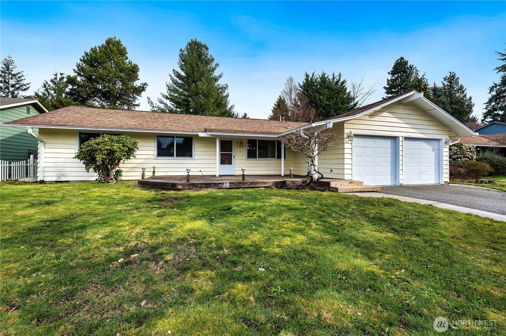 Photo of 8808 NE 139th Street, Kirkland, WA 98034 (MLS # 2347149)