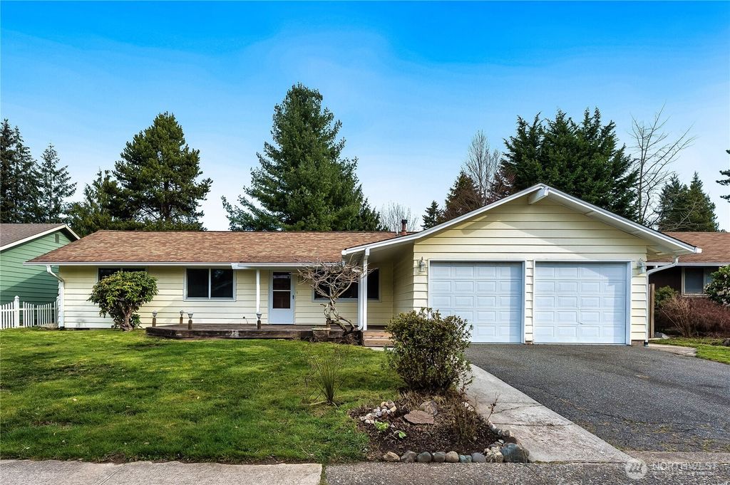 Photo of 8808 NE 139th Street, Kirkland, WA 98034 (MLS # 2347149)