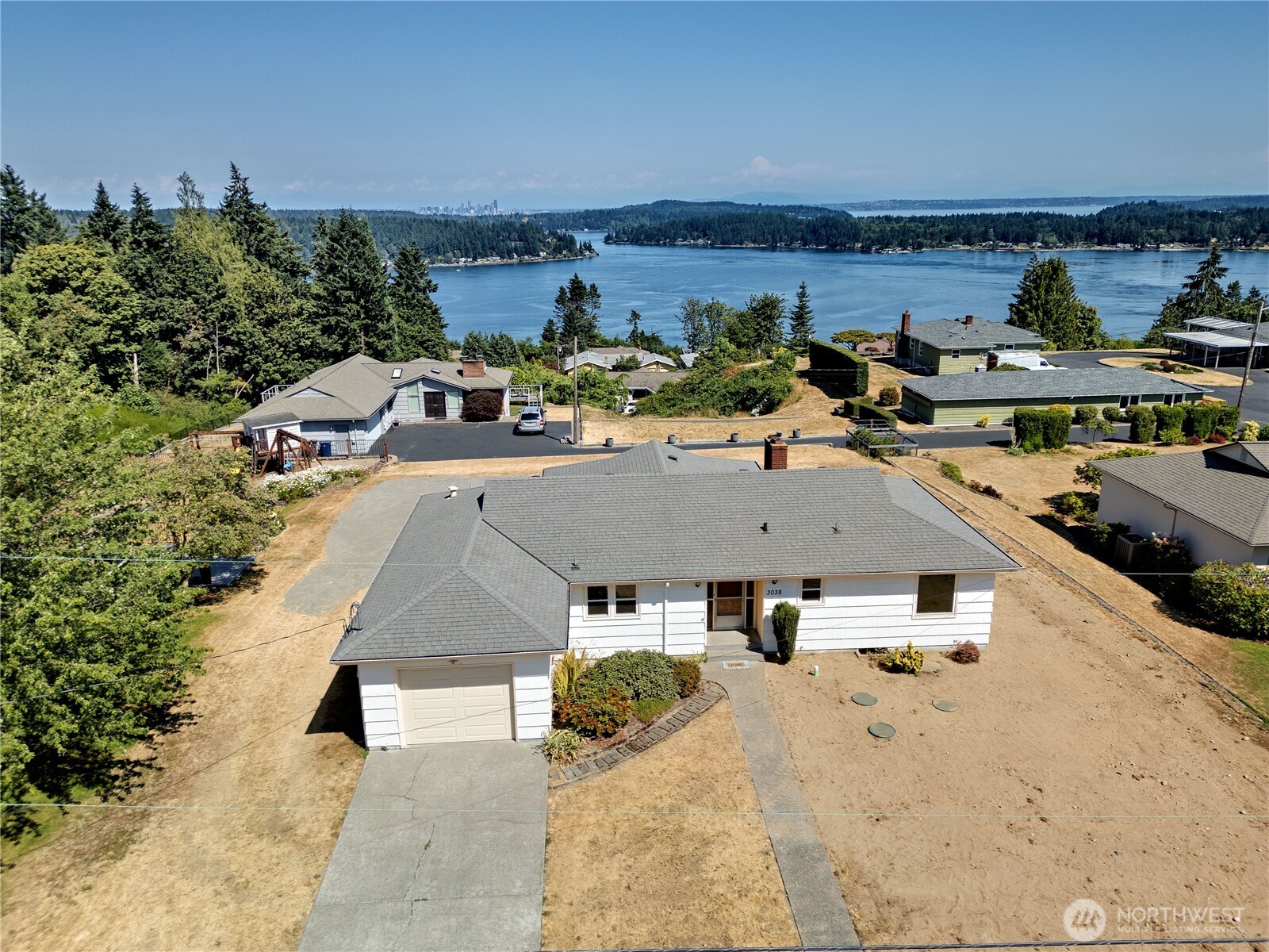 3038 Viewcrest Drive NE