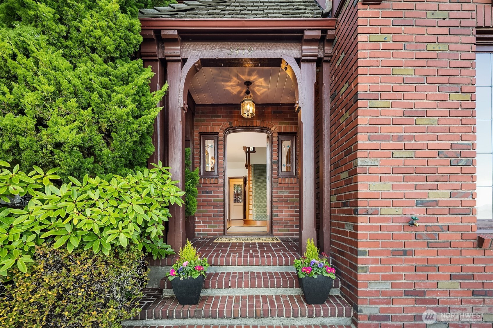 3419 E Laurelhurst Drive NE