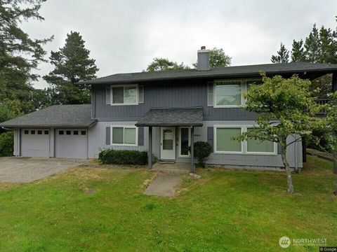Photo of 1204 Ocean Beach Blvd N, Long Beach, WA 98631 (MLS # 2492809)