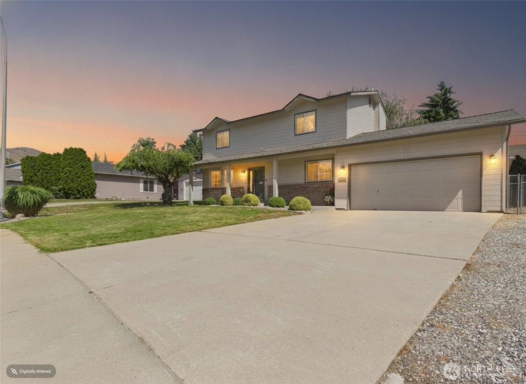 Photo of 1510 Fourth Street, Wenatchee, WA 98801 (MLS # 2543192)