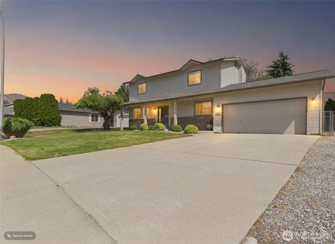 Photo of 1510 Fourth Street, Wenatchee, WA 98801 (MLS # 2543192)