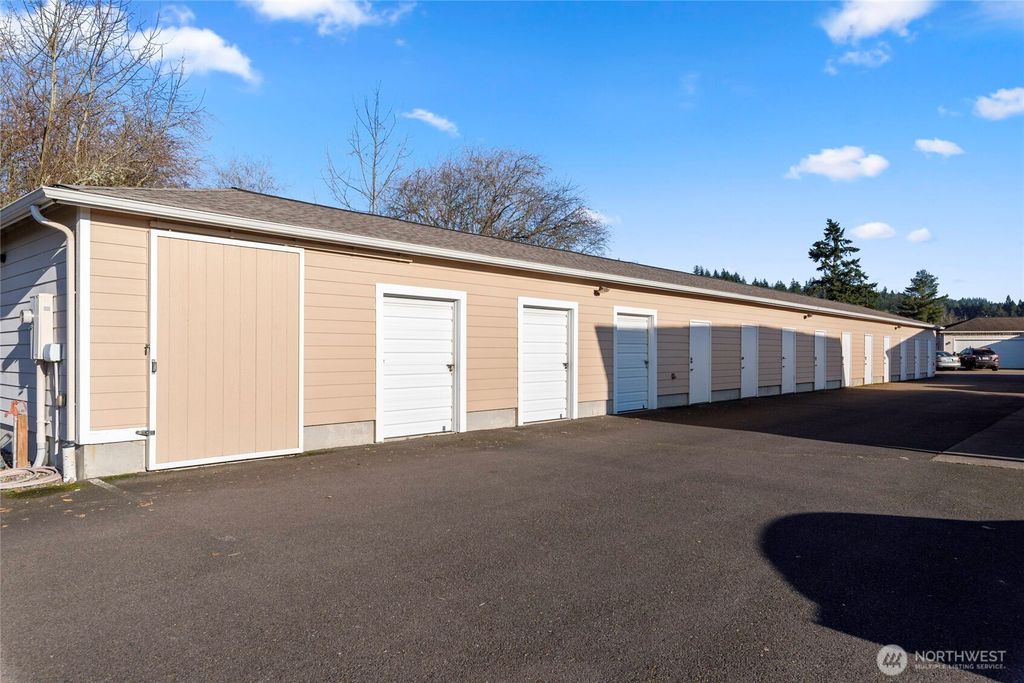 Photo of 673 SW 20th St St, Chehalis, WA 98532 (MLS # 2467767)