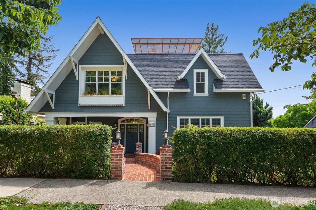 Photo of 6028 38th Ave Ave NE, Seattle, WA 98115 (MLS # 2395306)