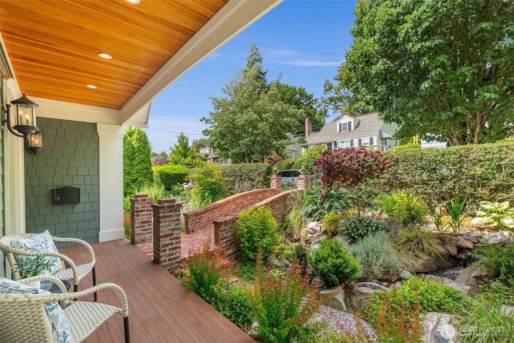 Photo of 6028 38th Ave Ave NE, Seattle, WA 98115 (MLS # 2395306)