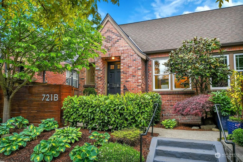 Photo of 721 B 26th Avenue, Seattle, WA 98122 (MLS # 2233740)