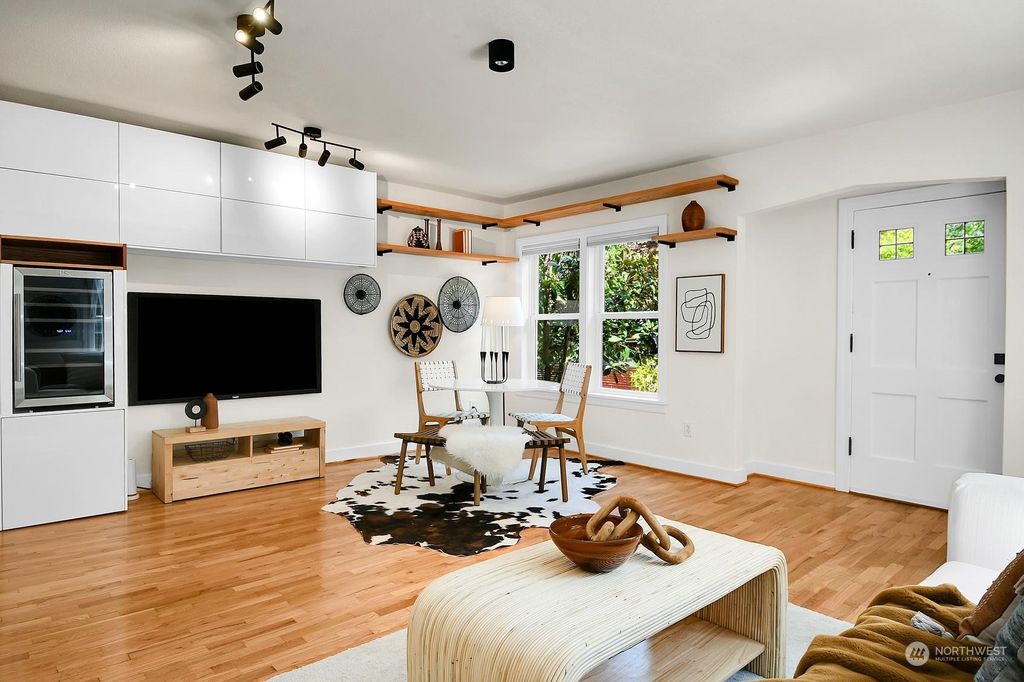 Photo of 721 B 26th Avenue, Seattle, WA 98122 (MLS # 2233740)