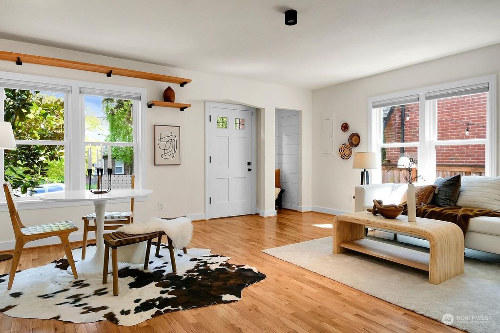 Photo of 721 B 26th Avenue, Seattle, WA 98122 (MLS # 2233740)