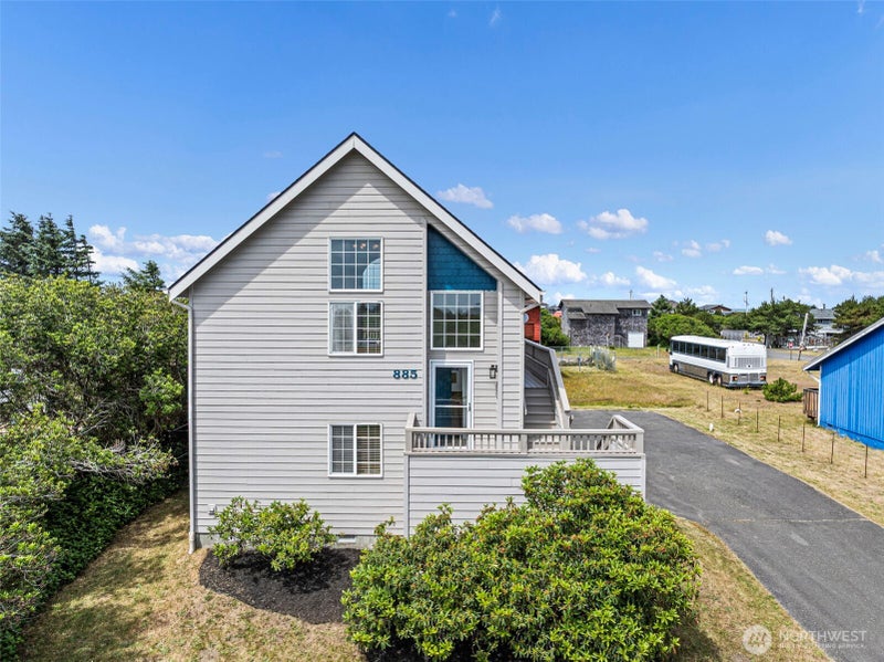 885 Ocean Shores Boulevard SW