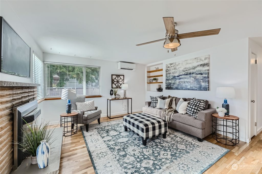 Photo of 1919 200th Place SW, Lynnwood, WA 98036 (MLS # 2194629)