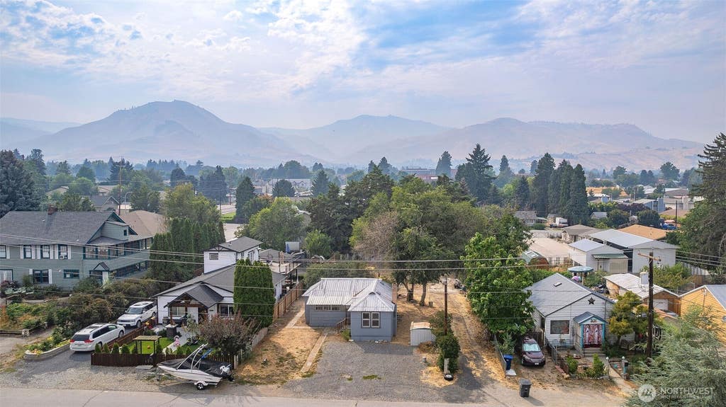 Photo of 504 Ramona Avenue, Wenatchee, WA 98801 (MLS # 2573042)