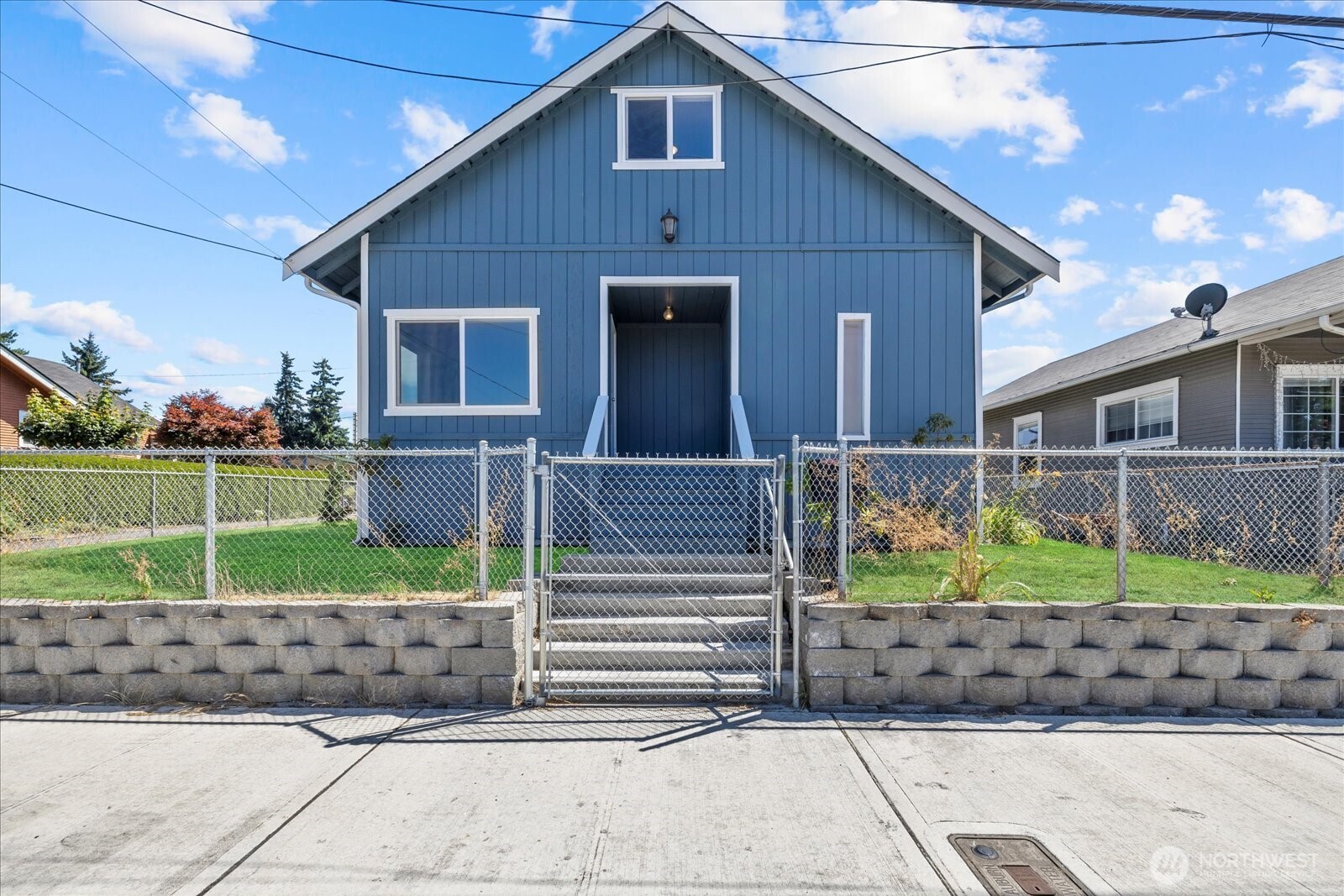 806 4th Street SE