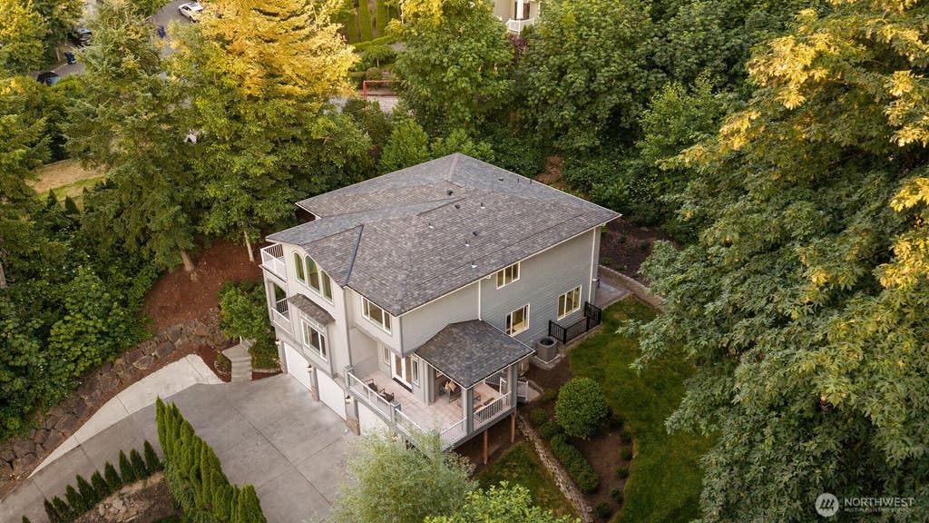 Photo of 16125 SE 44th Way, Bellevue, WA 98006 (MLS # 2561837)