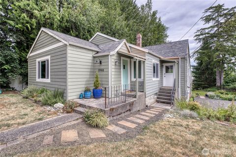 Photo of 1948 Rainier Avenue, Bremerton, WA 98312 (MLS # 2401433)