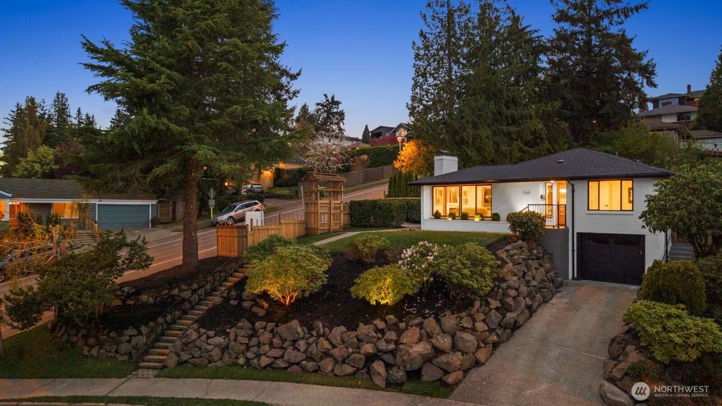 Photo of 7005 58th Avenue NE, Seattle, WA 98115 (MLS # 2508487)