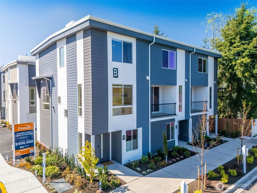 Photo of 222 124th Street SW #F1, Everett, WA 98204 (MLS # 2524796)