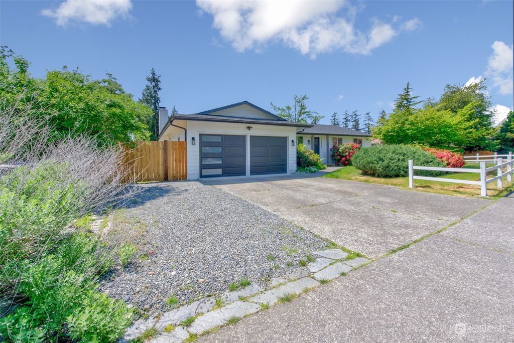Photo of 15823 119th Avenue NE, Bothell, WA 98011 (MLS # 2237463)