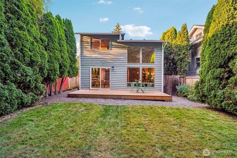 Photo of 811 NE 57th Street, Seattle, WA 98105 (MLS # 2584318)