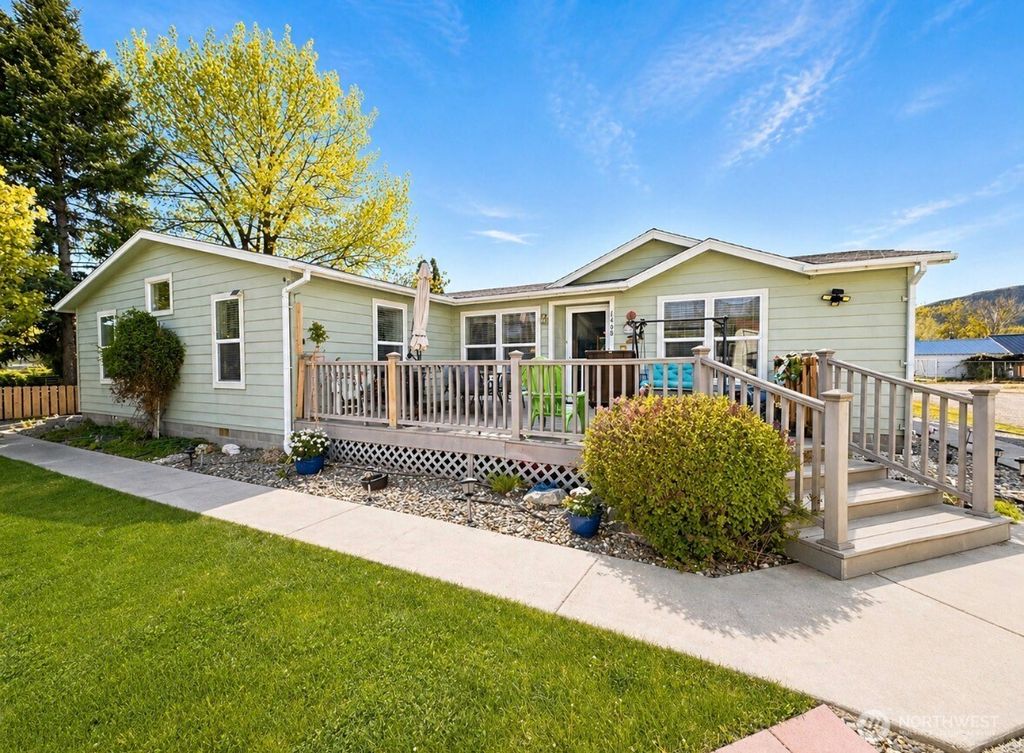 Photo of 1408 Elm Street, Oroville, WA 98844 (MLS # 2514357)