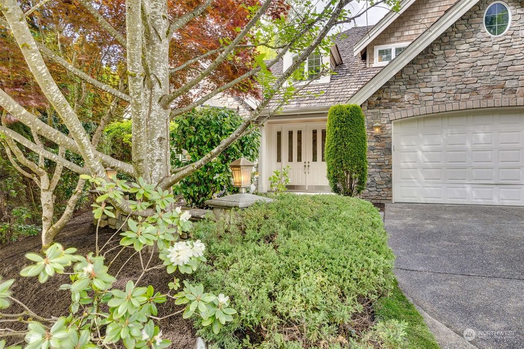 Photo of 19716 NE 42nd Way, Sammamish, WA 98074 (MLS # 2228472)