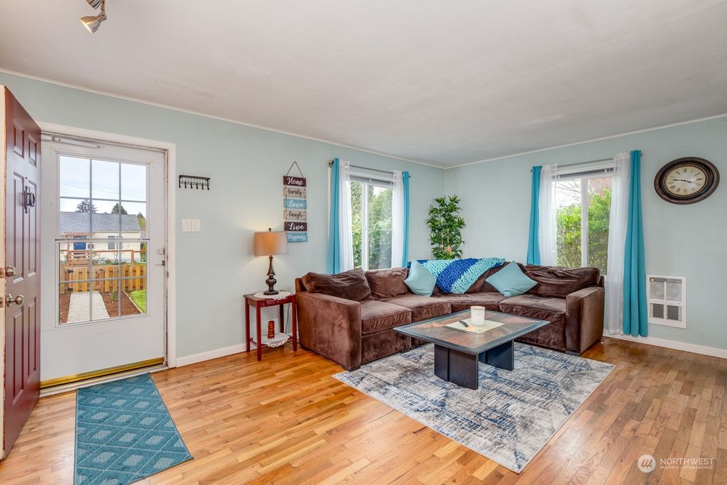 Photo of 2916 17th Street, Everett, WA 98201 (MLS # 2220874)