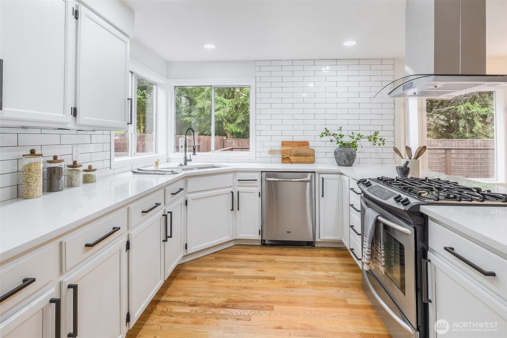 Photo of 10305 SE 190th Place, Renton, WA 98055 (MLS # 2420767)