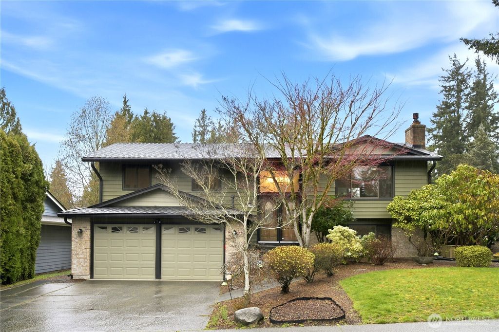 Photo of 11742 NE 150th Place, Kirkland, WA 98034 (MLS # 2498346)