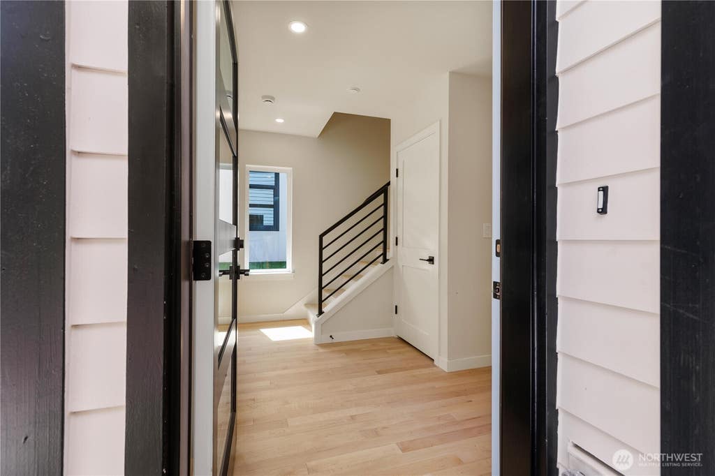 Photo of 12644 NE 80th Street, Kirkland, WA 98033 (MLS # 2571752)