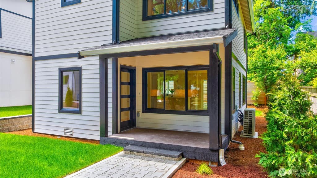 Photo of 12644 NE 80th Street, Kirkland, WA 98033 (MLS # 2571752)