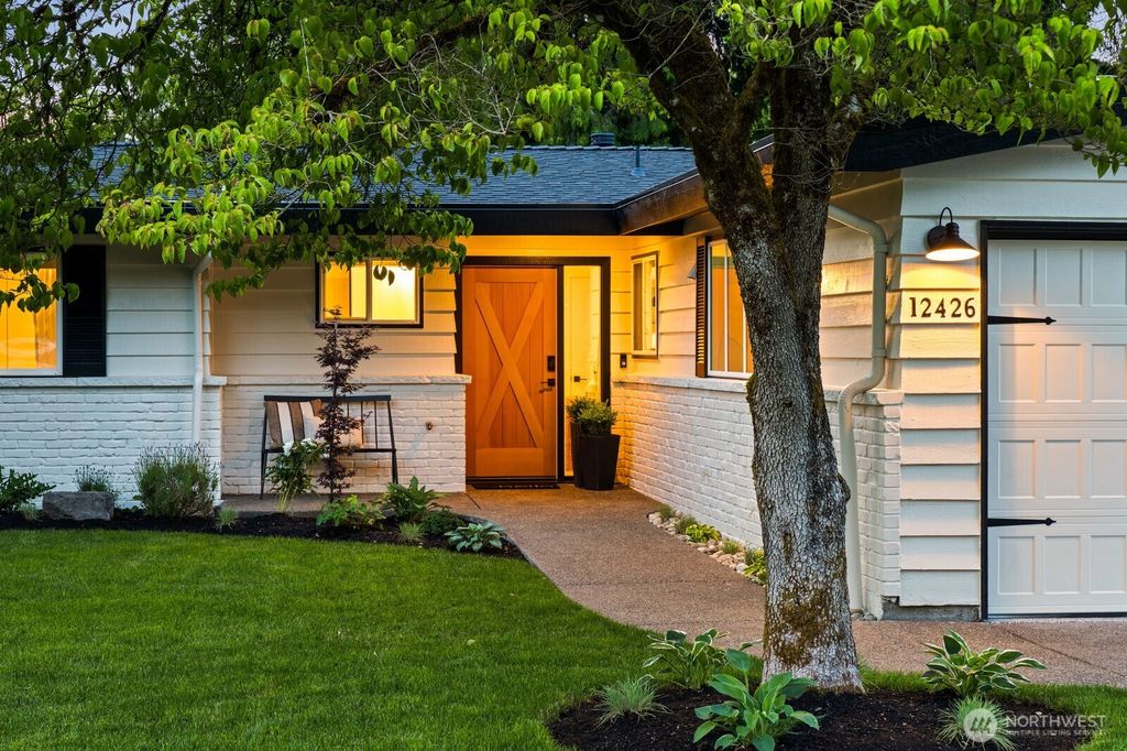 Photo of 12426 NE 73rd Street, Kirkland, WA 98033 (MLS # 2387996)