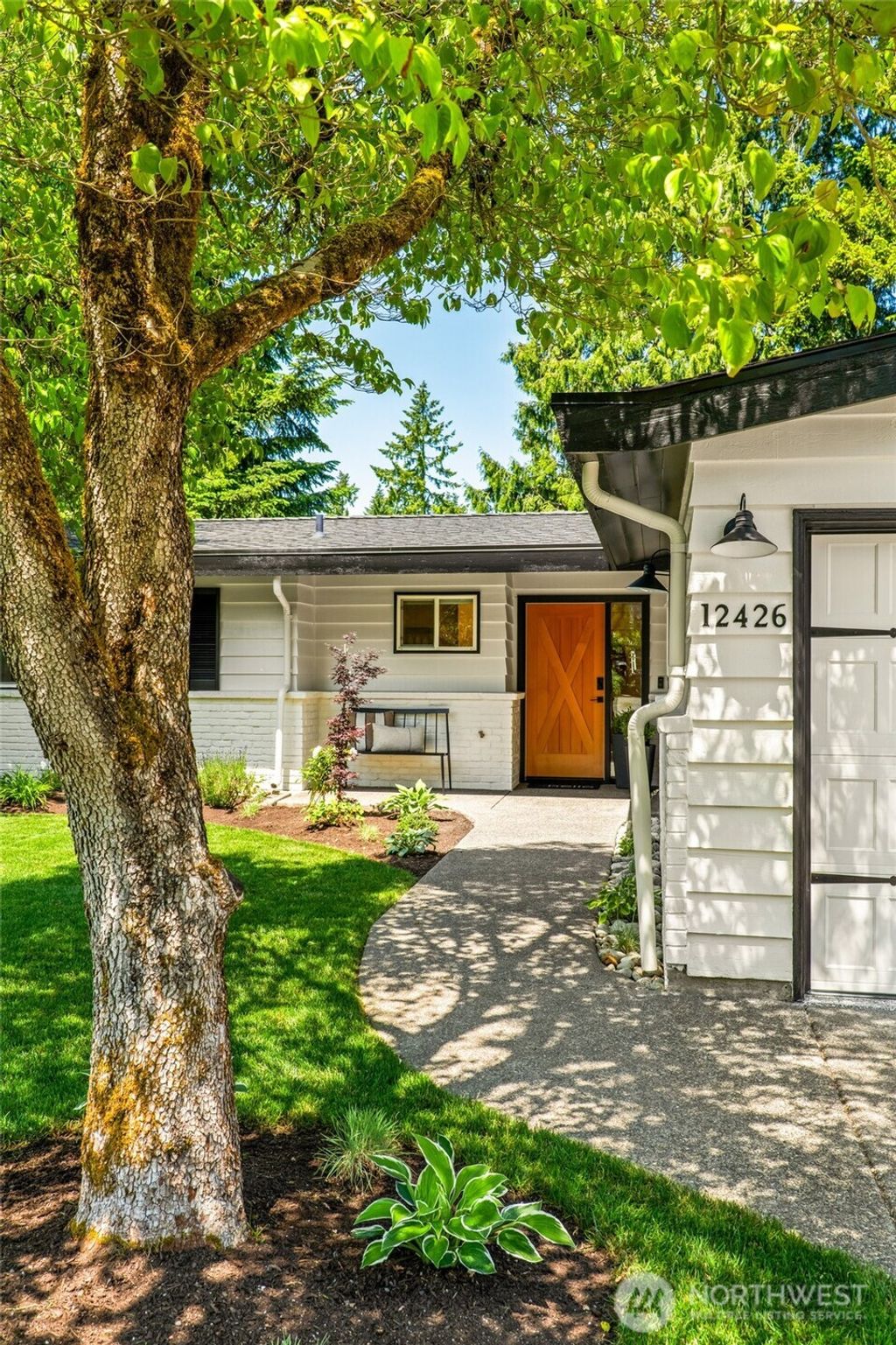 Photo of 12426 NE 73rd Street, Kirkland, WA 98033 (MLS # 2387996)