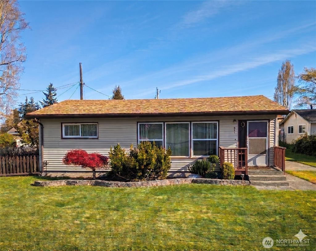 Photo of 551 Kemp Street, Port Angeles, WA 98362 (MLS # 2510982)