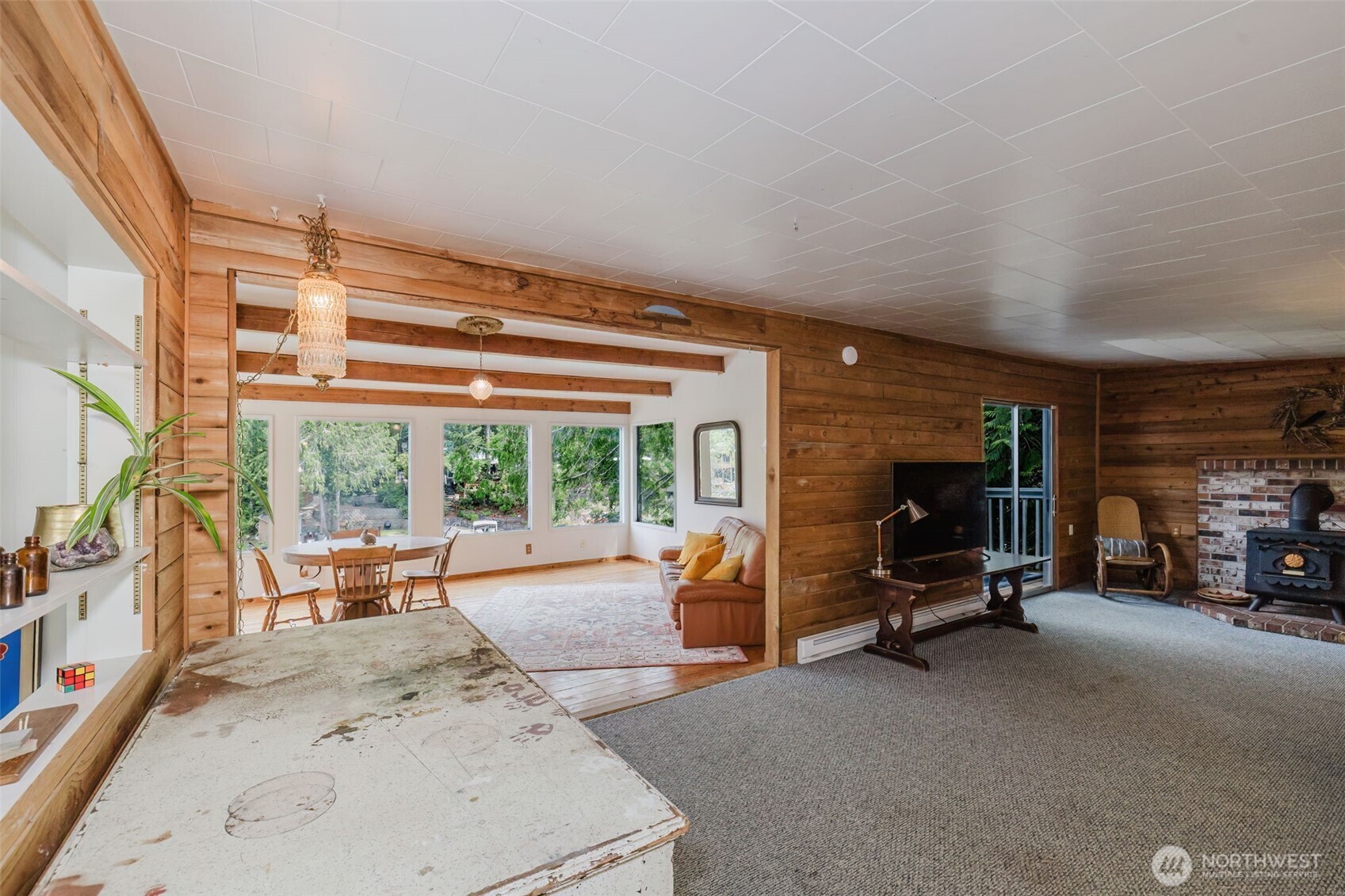 290 NE Lake Dr.
