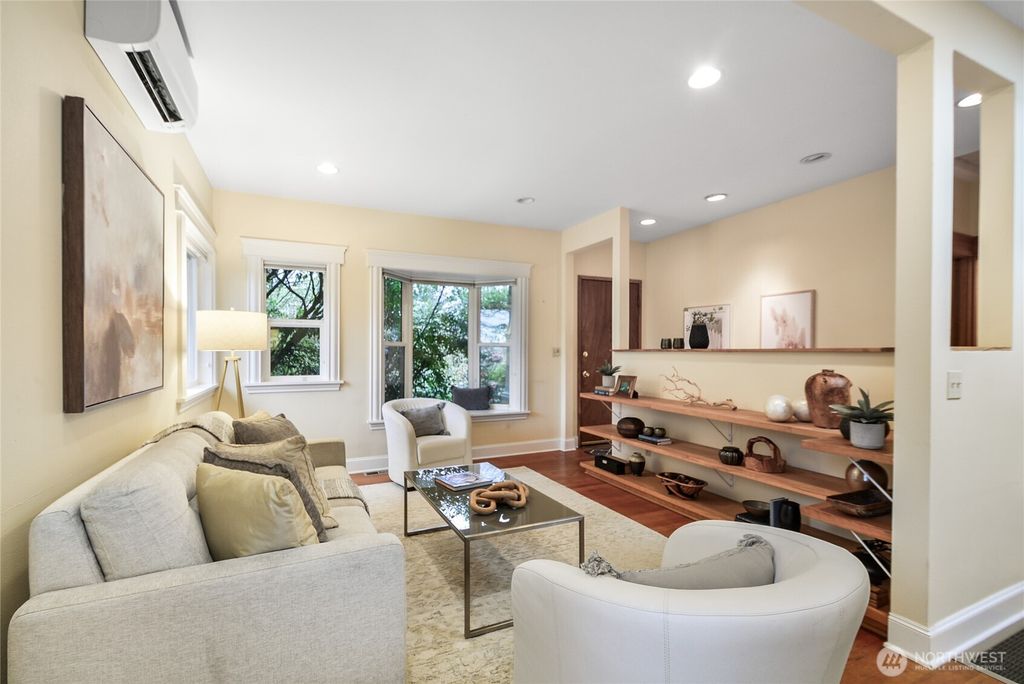 Photo of 932 21st Avenue, Seattle, WA 98122 (MLS # 2492574)