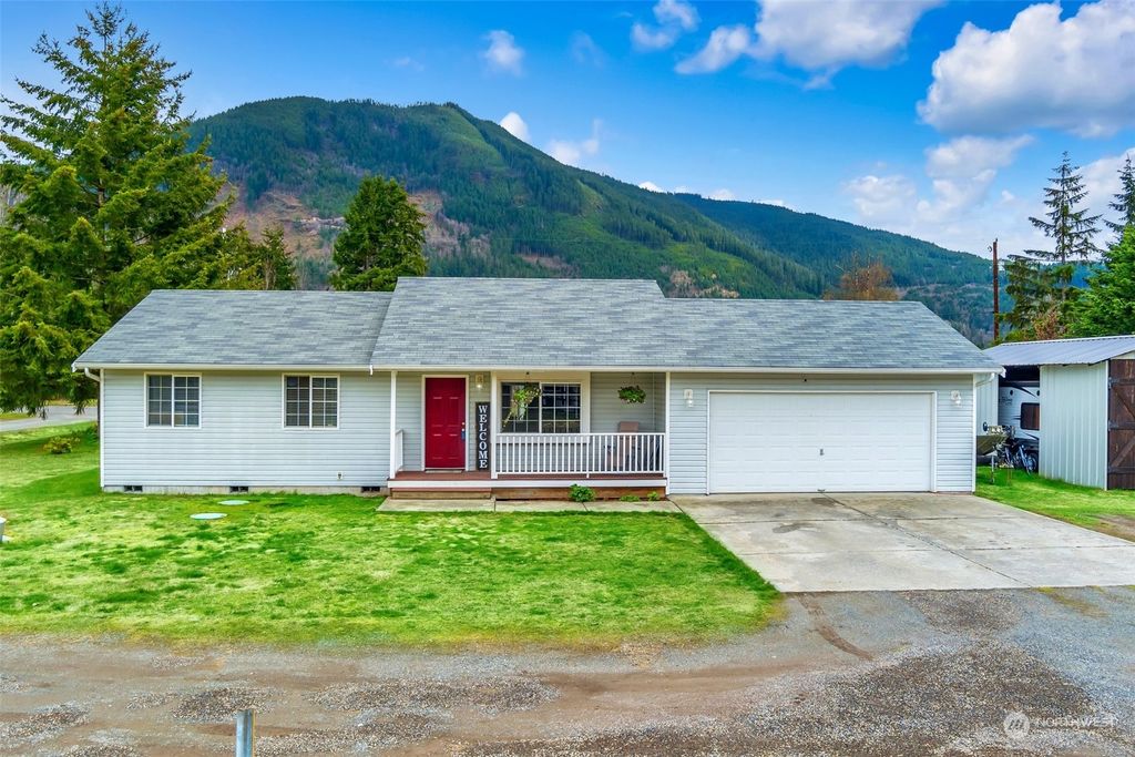 Photo of 609 Commercial Avenue, Darrington, WA 98241 (MLS # 2059188)