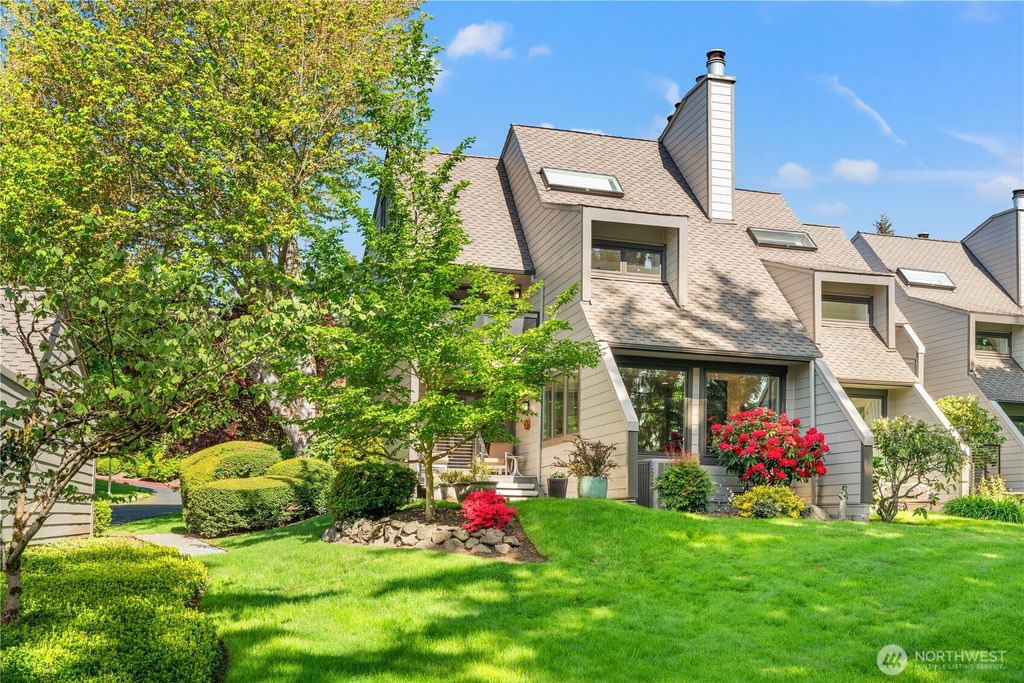 Photo of 1902 102nd Avenue NE, Bellevue, WA 98004 (MLS # 2371663)