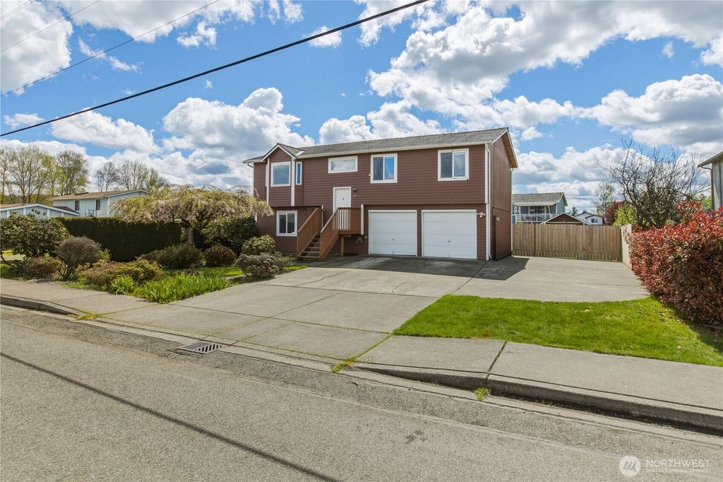 Photo of 115 3rd Avenue NW, Pacific, WA 98047 (MLS # 2509143)